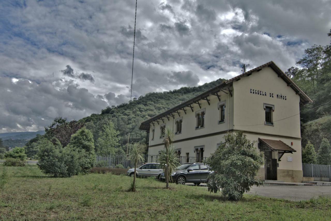 Albergue Juvenil De Bustiello Bustiello  ภายนอก รูปภาพ